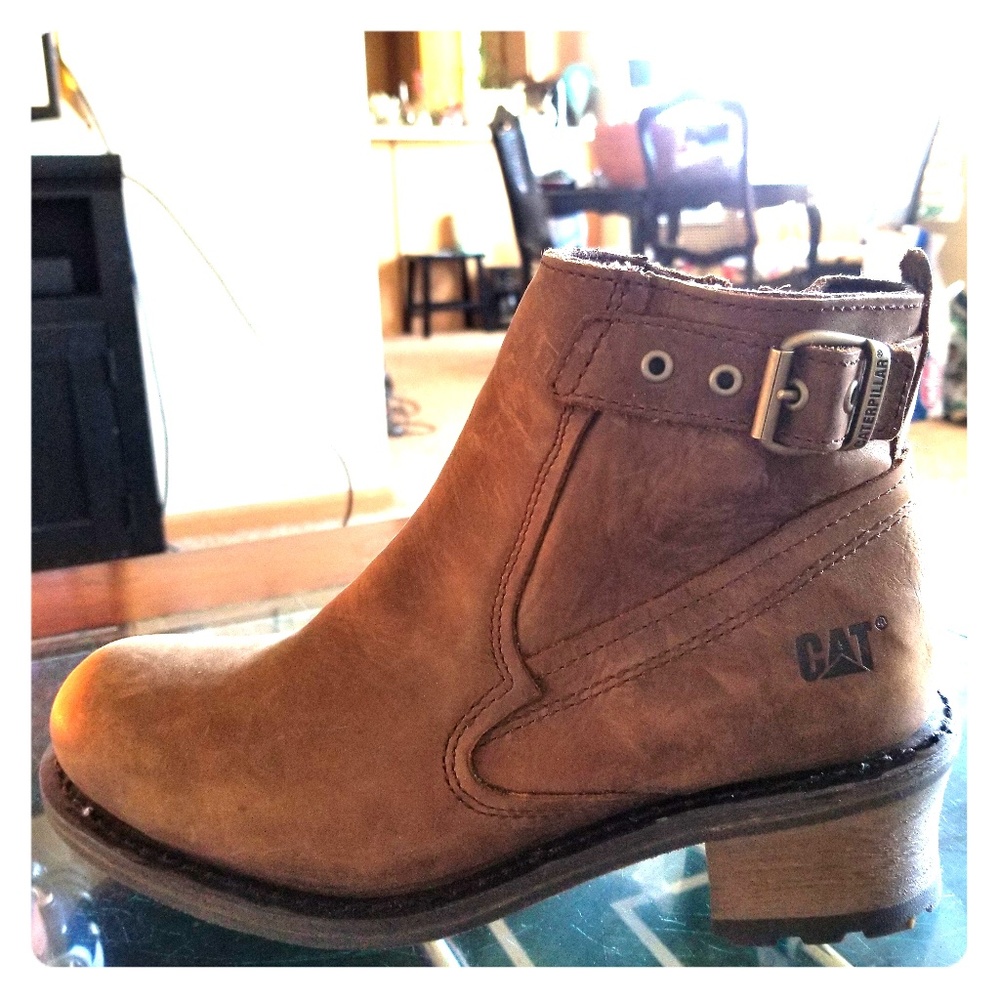 Cat Leather booties with heel